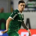 O-jogador-Anibal-Moreno-da-SE-Palmeiras-disputa-bola-com-o-jogador-do-EC-Juventude-durante-partida-valida-pela-trigesima-primeira-rodada-do-Campeonato-Brasileiro-Serie-A-no-Estadio-Alfredo-Jaconi-2-15