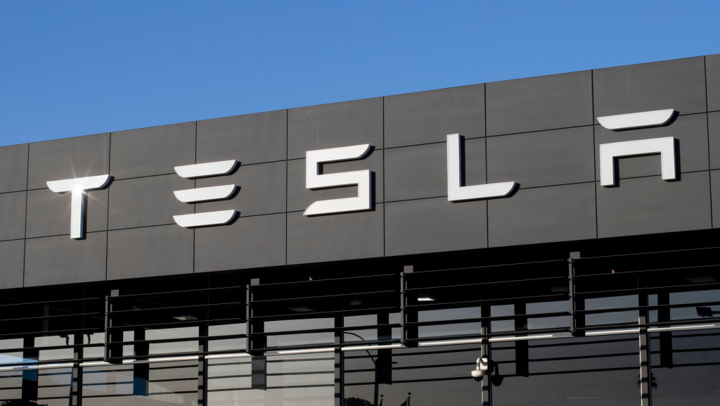 teslaa-e1762176471476-1024x577-1